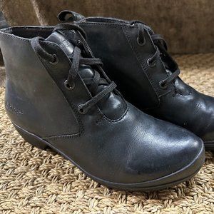 BOGS CARRIE LACE UP CHUKKA LEATHER ANKLE BOOT NEW